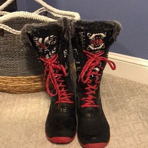 The North Face women’s snow boots size 6